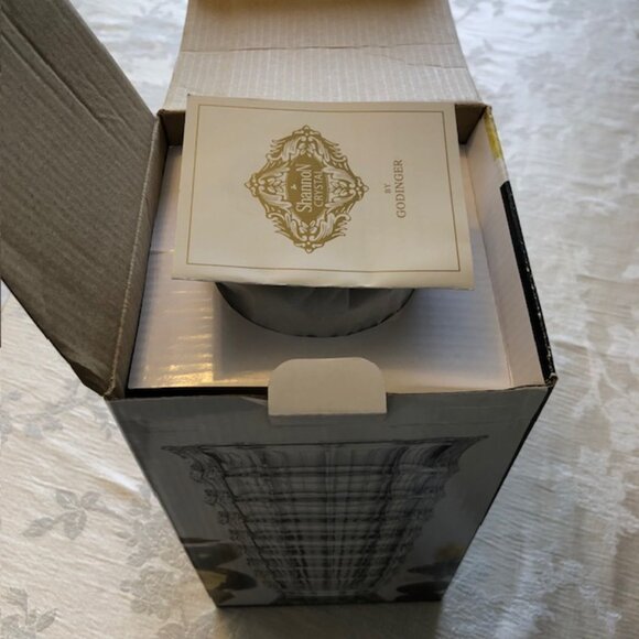 Vase Lead Crystal 9-3/4 inches tall Shannon by Godinger Design: Windows Design - Picture 6 of 8